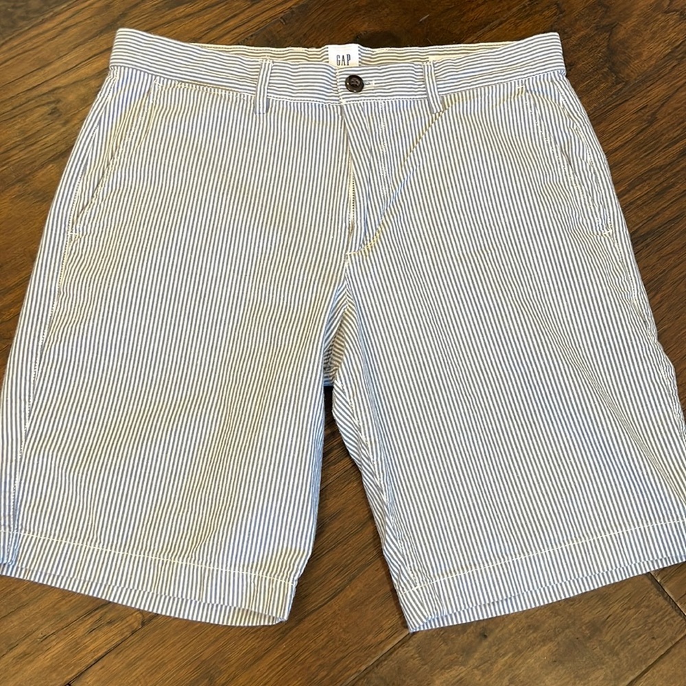 Men’s Gap shorts.